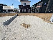 カースペース2台駐車可能。毎日の通勤やお買い物に便利で、来客時にもゆとりをもってお使いいただけます。