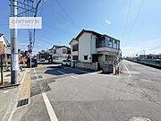 前面道路は6ｍ×7.64ｍ！陽当り良好な立地です。車庫入れが苦手な方も安心ですね。