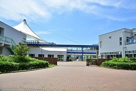 印西市立小倉台小学校まで1000m
