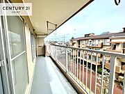 広々としたバルコニーで一日の始まりをスタート！お洗濯ものをたっぷり気持ちよく干せます！