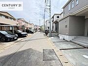 前面道路5ｍ！車庫入れが苦手な方も安心ですね。