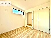 掃き出し窓がないお部屋は、お子様のお部屋としても安心です！収納スペースも充実しているので散らかったお部屋をサッと片付けられます！