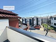 晴れた日には青い空を見渡せる開放的な時間を楽しめます。気持ちの良い風が通り抜ける街並みです！