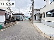 前面道路5ｍ×6ｍ車庫入れが苦手な方も安心ですね。