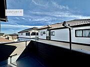 晴れた日には青い空を見渡せる開放的な時間を楽しめます。気持ちの良い風が通り抜ける街並みです！