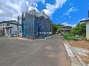 前面道路は4.5ｍ×6ｍ！陽当り良好な立地です。車庫入れが苦手な方も安心ですね。