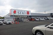 ドラッグストアセキ梅郷店まで460m