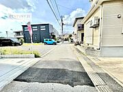 前面道路は東側4m道路に面し、朝の光を取り込みやすい、落ち着いた住環境です。