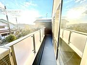 広々としたバルコニーで一日の始まりをスタート！お洗濯ものをたっぷり気持ちよく干せます！