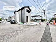 明るく開放的な角地でちょっと贅沢なお住まいをしませんか。前面道路5ｍ×6ｍで運転の苦手な方もゆとりある道路で安心です！