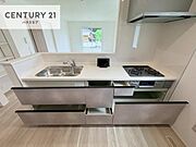 収納スペースが豊富で、調理スペースがスッキリと片付きひろ～く活用できます！快適に作業ができます！毎日の料理が捗ります！