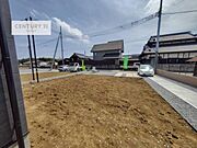 晴れた日には青い空を見渡せる開放的な時間を楽しめます。気持ちの良い風が通り抜ける街並みです！