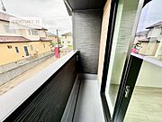 広々としているバルコニーです！お洗濯物を干すのはもちろん風に当たりながらくつろぎタイムが送れます！