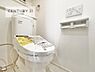 その他：1・2階にトイレがございます！朝の忙しい時間帯も待たずにすみそうですね。白を基調とした清潔感のあるトイレでお手入れがしやすいです！【同仕様写真】/【現地販売会開催中】
