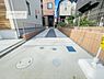 駐車場：駐車スペースは2台分あります！(車種による)セカンドカーはもちろん、バイクや自転車なども置き場所に困りません。