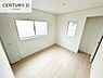 子供部屋：掃き出し窓がないお部屋は、お子様のお部屋としても安心です！収納スペースも充実しているので散らかったお部屋をサッと片付けられます！