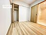 子供部屋：掃き出し窓がないお部屋は、お子様のお部屋としても安心です！収納スペースも充実しているので散らかったお部屋をサッと片付けられます！