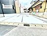 駐車場：駐車スペースは2台分あります(車種による)！セカンドカーはもちろん、バイクや自転車なども置き場所に困りません。
