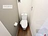 トイレ：1・2階にトイレがございます！朝の忙しい時間帯も待たずにすみそうですね。白を基調とした清潔感のあるトイレでお手入れがしやすいです！