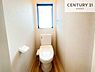 トイレ：1・2階にトイレがございます！朝の忙しい時間帯も待たずにすみそうですね。白を基調とした清潔感のあるトイレでお手入れがしやすいです！