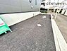 駐車場：駐車スペースは2台分あります！セカンドカーはもちろん、バイクや自転車なども置き場所に困りません。