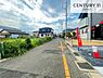 その他：前面道路は4.9ｍ×5ｍ！陽当り良好な立地です。車庫入れが苦手な方も安心ですね。