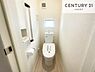 トイレ：1・2階にトイレがございます！朝の忙しい時間帯も待たずにすみそうですね。白を基調とした清潔感のあるトイレでお手入れがしやすいです！