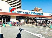 万代鶴見店まで758m