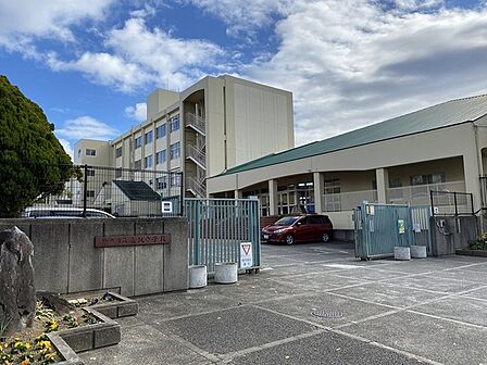 長坂中学校まで1135m