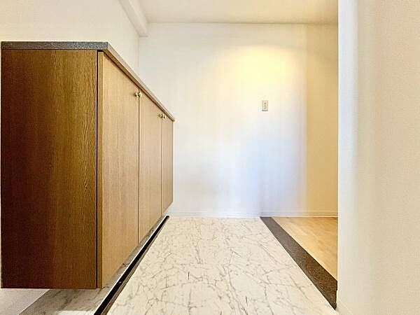 玄関を拡大表示