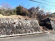 【外観】立派な石垣のある土地物件です