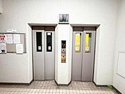 【エレベーター】エレベーターが3基あり、出勤や通学時間で混み合う時間も助かります。
