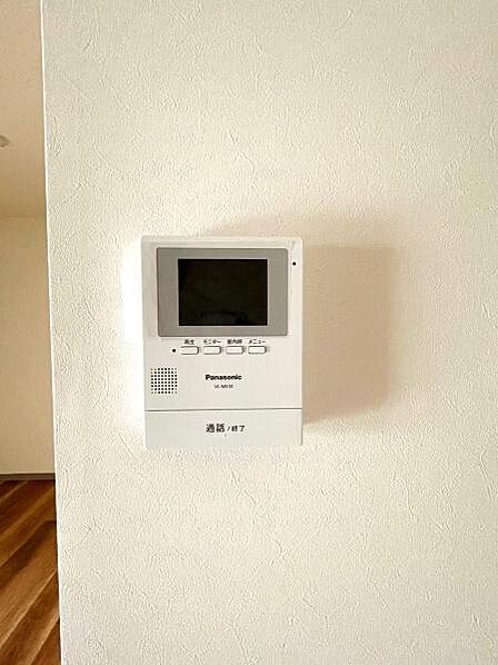 【インターホン】来客確認ができるTVモニター付きインターホンです。