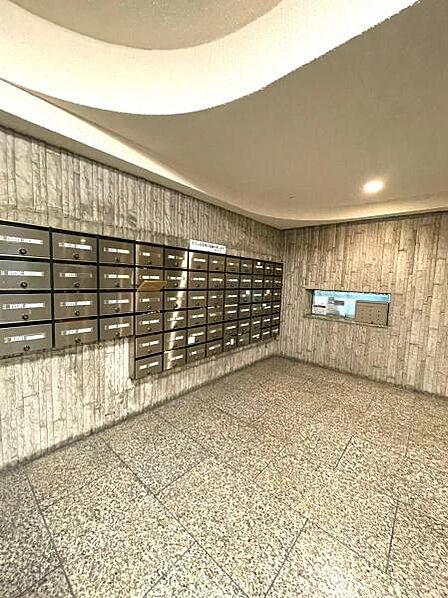 【メールボックス】マンション内にあるメールボックスです。