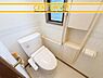 トイレ：(AIで一部除去加工しています)■■Toilet■■毎日使う場所だからこそお手入れも楽々にできる機能が搭載されております。汚れが付着しにくい便器はお掃除も楽々です。
