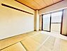 和室：リビングの隣の和室です。