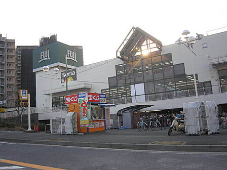 FUJI善行店まで266m