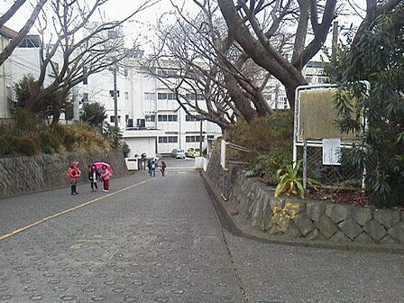 藤沢市立大越小学校まで670m