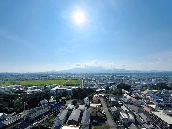 高い建物があり...