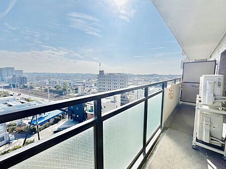 高い建物がなく、開放感があり青空を望めます。