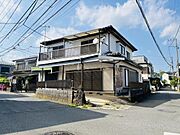南・東・西が道路に面した3方向角地日当たり、解放感の良い区画です。
