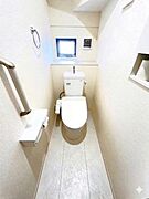 白を基調とした明るいトイレです！※一部家具消し済みです。