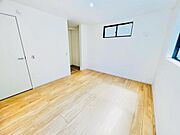 明るく、落ち着きのある色合いのお部屋です！