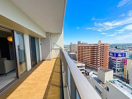 開放感があり青空が望めます!向かいに建物も無く見晴らし良好!