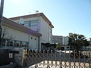 八松小学校まで995m
