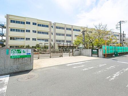 茅西浜中学校まで823m