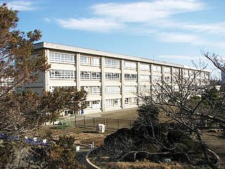 梅田小学校まで1300m