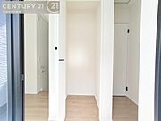 【クローゼット】お部屋ごとに設けた収納は住みやすさへのこだわりです。