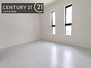 【洋室】家族一人ひとりの大切なプライベート空間。趣味に合わせて使って頂けるようシンプルに仕上げてあります。
