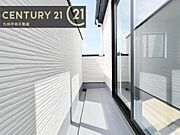 【バルコニー】日当たり良好なバルコニー。洗濯物やお布団もポッカポカに。
